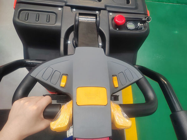 All electric Pallet Stacker ES310 - Image 2