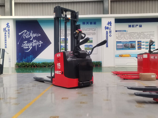 All electric Pallet Stacker ES315 - Image 2
