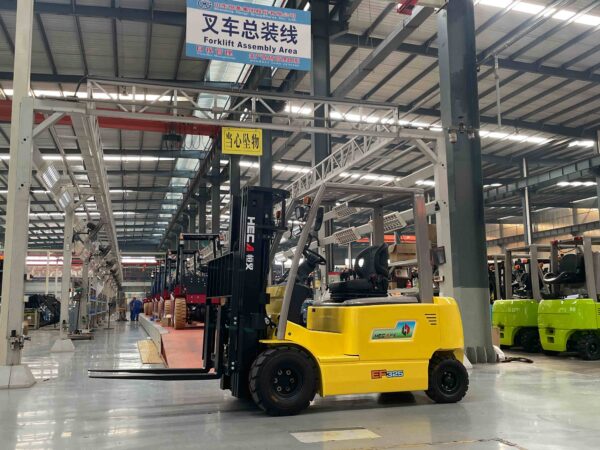 Electric Forklift Truck EF325 - Image 3